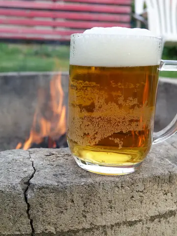 Večerní posezení u ohně